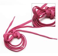 En stock : Lacets plats réfléchissants colorés en polyester de 110 cm et 8 mm, emballage en tube plastique