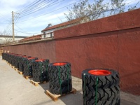 Geelanter Bob toutes saisons. Roues et jantes pleines CAT.CASE 12-16.5 et 10-16.5 Nouveau pour chargeuse compacte