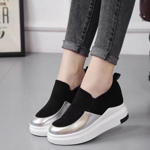 Sneakers da donna nuove <span class=keywords><strong>scarpe</strong></span> Casual <span class=keywords><strong>con</strong></span> <span class=keywords><strong>zeppa</strong></span> da donna <span class=keywords><strong>con</strong></span> suola spessa Sneakers allacciate traspiranti <span class=keywords><strong>scarpe</strong></span> da passeggio per Sport all'aria aperta - Product Image 1