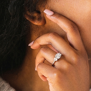 Elegante Anillo de Compromiso de Cristal Blanco Plateado, Joyería para Propuesta de Matrimonio, Anillo de Regalo de Boda para Mujer, Anillo de Promesa - Product Image 5
