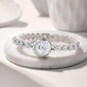 Reloj de Cuarzo con Cadena de Nácar de Lujo Ligero Especial de Navidad para Mujer - Product Image 3