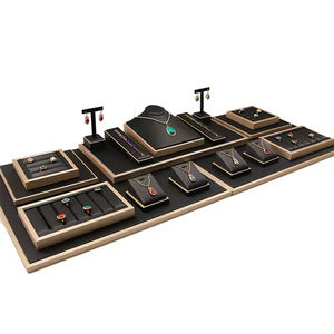 Expositor de Joyería de Cuero para Pulseras, Collares y Anillos - Set de Exhibición de Joyas - Product Image 1