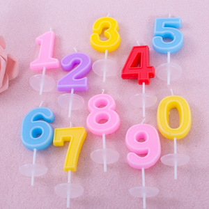 Bougies d'<span class=keywords><strong>anniversaire</strong></span> numérotées de 0 à 9, faites à la main, de haute qualité, en forme de couronne dorée, pour les fêtes d'enfants, avec des couleurs mélangées - Product Image 1