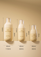Produit en promotion : flacon pulvérisateur jaune de différentes tailles, forme cylindrique, avec un design unique