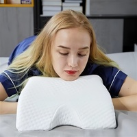 Oreiller de couple en mousse à mémoire de forme tissée pour dormeurs latéraux, avec repose-bras arqué et trou pour le bras, amovible et lavable