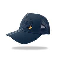 Casquette de baseball en polyester à 5 panneaux pour homme, avec logo personnalisé en patch en caoutchouc et trous découpés au laser – Vente en gros