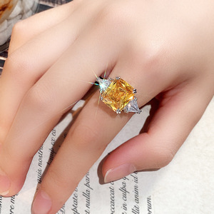 Anello Quadrato Stile Caramella per Donne, Design Colorato, Accessorio da Dito per Uso Quotidiano - Product Image 2