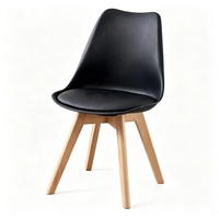 Chaises en plastique d'intérieur personnalisées de luxe avec pieds en bois, chaise de table à manger pour restaurant, pour la maison, le salon