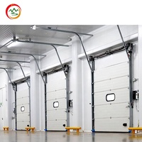 Porte sectionnelle industrielle isolée en acier pour entrepôt, avec bord de sécurité, moteur de secours UPS haute sécurité, étanche et télécommande