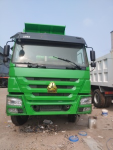 Top-Trending Gray 8x4 Dump Truck Euro 3 Weichai FAST Gearbox 31-40T Load Capacity for Sand/Gravel <b>Transport</b> Road Construction - Product Image 4