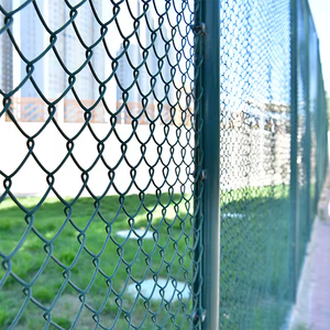 Clôture en treillis soudé PVC de haute qualité, prix abordable, technique de pliage personnalisée, style à trous carrés pour stade - Product Image 3