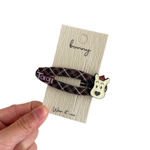 Il nuovo fermaglio ovale a forma di cucciolo con <span class=keywords><strong>lettere</strong></span> a quadretti in stile retrò coreano è realizzato in tessuto e presenta una frangia alla moda sulla <span class=keywords><strong>fronte</strong></span>. - Product Image 5