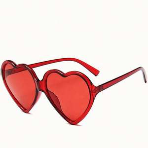 Gafas de Sol de Moda Retro Transparentes Rojas y Rosas para Mujer, Gafas de Sol Extra Grandes con Forma de Corazón - Product Image 1
