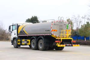 China Can Customize 4*2 Heavy Duty Dust Suppression Truck 5 Cubic Spray Truck City Road Greening <b>Sprayer</b> - Product Image 4