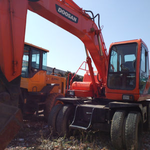 Precio bajo Excavadora Doosan usada 210W-7 excavadora de ruedas de segunda mano en condiciones de trabajo - Product Image 1
