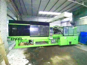 Máquina <span class=keywords><strong>de</strong></span> moldeo por inyección <span class=keywords><strong>de</strong></span> plástico <span class=keywords><strong>de</strong></span> escritorio <span class=keywords><strong>de</strong></span> segunda mano <span class=keywords><strong>Engel</strong></span> 300T Europea usada con servomotor precio barato, en stock - Product Image 3