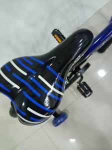 Vélo à pédales pour enfants de 12 pouces, directement de l'usine, pour garçons et filles, avec siège pour poupée et roues d'apprentissage, système de frein à patin, fourche en acier - Product Image 3