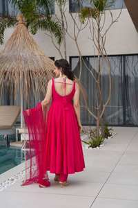 Traje Anarkali de Seda Romana Fluida Más Vendido para Mujer, Vestido Étnico Indio para Fiesta con Kurti Elegante y Dupatta Coordinada - Product Image 4