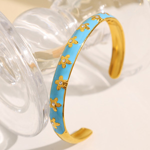 กำไลข้อมือรูปตัว C ประดับดอกไม้และเพชรซิคอนสำหรับผู้หญิง เครื่องประดับแฟชั่น - Product Image 2