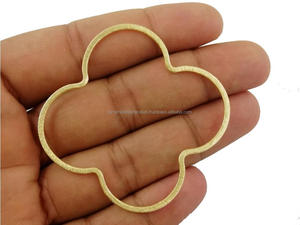 Breloques trèfle avec finition or brossé, bijoux en métal, 30 pièces - Product Image 5