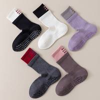 Chaussettes de Pilates colorées personnalisées, respirantes, avec logo brodé, chaussettes de barre légères pour le yoga