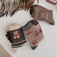 Chaussettes coréennes mignonnes d'ours de bande dessinée chaussettes rayées de coton pour des femmes