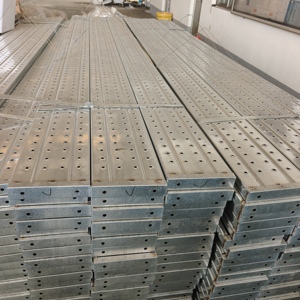 Échafaudage réglable en acier avec roues universelles, capacité de charge de 250 kg, pour usage industriel et construction hôtelière - Product Image 4