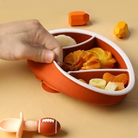 Vente chaude bébé assiette d'alimentation Rugby forme bébé Silicone ventouse plaque cuillère fourchette ensemble enfants assiette à dîner avec couvercle