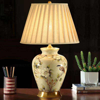 Lampe de table moderne en céramique, base en porcelaine, abat-jour plissé en tissu, métal doré, LED chaude, pour chevet, hôtel, villa, salon, maison