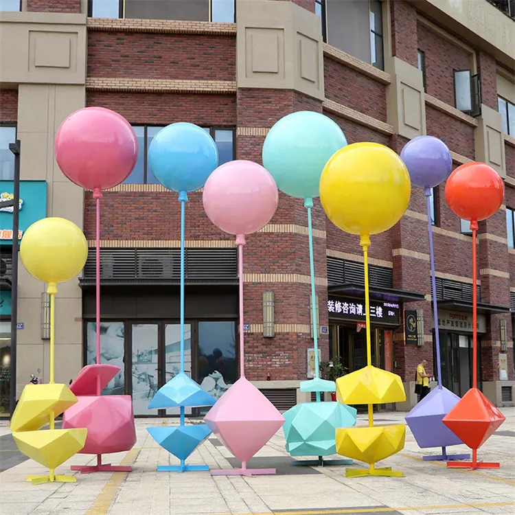 Negozio all'aperto del centro commerciale della scultura del pallone di plastica della vetroresina dipinta all'aperto la decorazione commerciale del paesaggio del parco di divertimenti