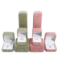 Boîte d'emballage de bijoux en velours flanelle EVERWIN avec logo personnalisé, fermeture à boucle, pour collier, bracelet et bague rose