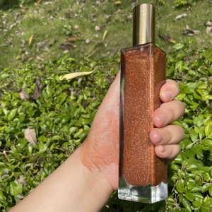 Huile corporelle scintillante à base d'eau MLM OEM ODM 100ml, flacon cylindrique avec capuchon doré, illuminateur liquide, vente en gros, illuminateur corporel, éclaircissant pour la peau - Product Image 4