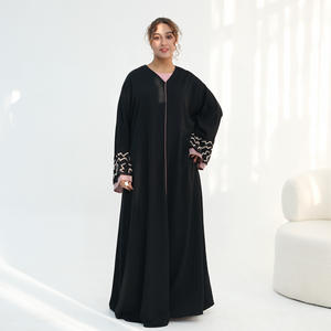 Robe Abaya de soirée formelle musulmane modeste, sur mesure, de luxe, faite à la main, à motifs floraux, avec des manches à deux tons et des bordures perlées, 2026 - Product Image 3