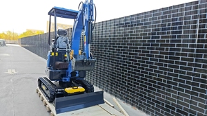 Mini Excavadora de 1.8 Toneladas con Motor EURO 5, Bomba Hidráulica y Motor de Alto Rendimiento, Excavadora Compacta para Jardín y Granja en Venta - Product Image 4