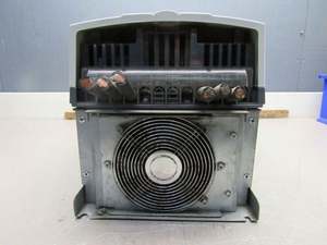 وحدة تحكم PLC صناعية أصلية جديدة جاهزة للتسليم طراز ACH550-UH-125A-4 لأتمتة المستودعات - Product Image 6