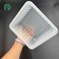 Récipient alimentaire blanc PP plateaux stérilisables à haute température cornue en plastique PP plateau pour plats cuisinés