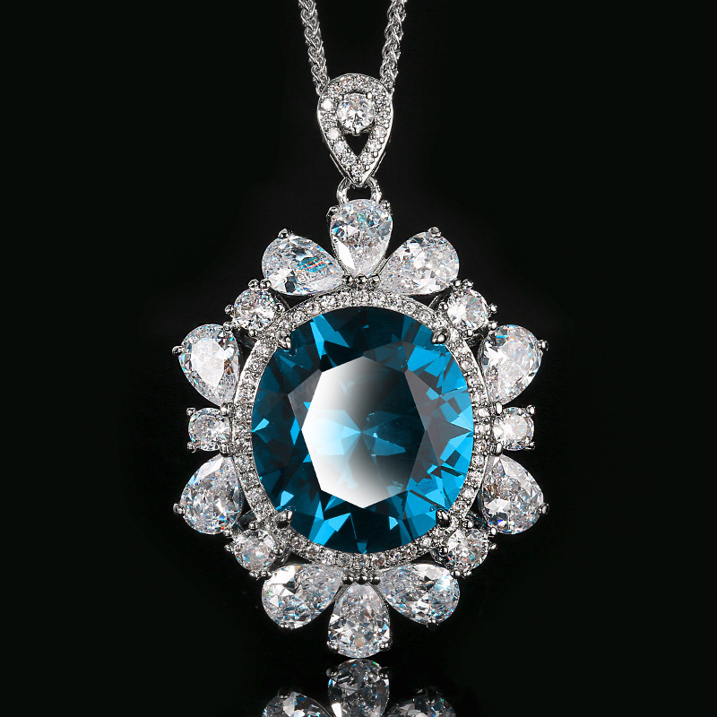 Pendentif cristal pointu bleu avec chaîne Chopin