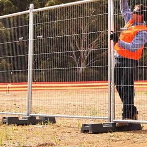 Clôture temporaire australienne avec treillis métallique galvanisé, design durable et amovible, et pieds remplis de béton pour événements publics en extérieur - Product Image 6