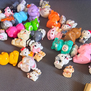 Perline focali 3D a forma <span class=keywords><strong>di</strong></span> animale anime, carine, ponderate, imbottite, con perline, per arti e mestieri, grandi, per la creazione <span class=keywords><strong>di</strong></span> gioielli, topper per penne e braccialetti - Product Image 3