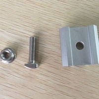Kits de fixation en aluminium pour panneaux solaires : colliers de serrage d'extrémité et colliers de serrage intermédiaires pour systèmes de montage