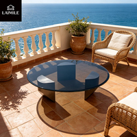 Table basse moderne en verre trempé rond avec base en acier inoxydable design, un élément de décoration luxueux pour le salon