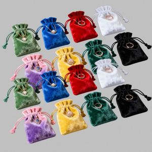 Pochette de luxe en velours grande taille avec logo doré – Vente en gros de bijoux - Product Image 2