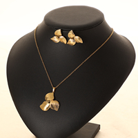 Set Perhiasan Kalung dan Anting Bunga Hati Lapis Emas 18K dari Baja Anti Karat untuk Wanita (Grosir)