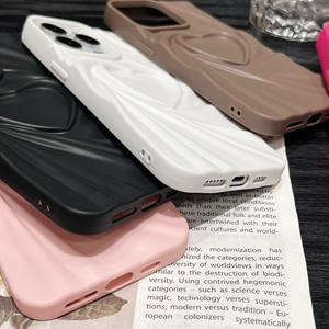 เคสโทรศัพท์ iPhone 16 Pro Max รุ่น 17Pro 3D ลายจีบหัวใจแบบอินสไตล์ เนื้อนุ่ม สีพื้นเรียบ ให้สัมผัสเหมือนผิว  ใช้ได้กับ iPhone 15 และ 11 ด้วย - Product Image 5