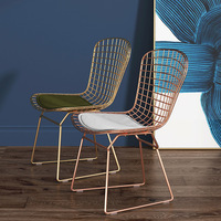 Chaise de salle à manger moderne et extensible en métal ajouré, style nordique, avec structure en fer et bois massif, mobilier de maison créatif, modèle tendance