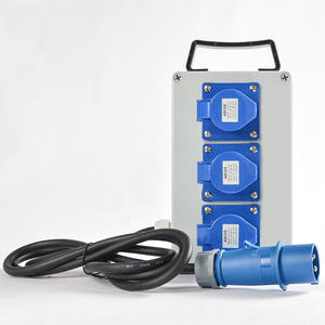 Équipement de distribution d'énergie industrielle, boîte de distribution électrique triphasée avec prise et douille, protection IP66, matériau PC gris - Product Image 2