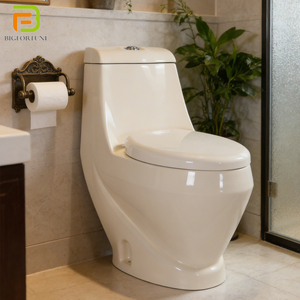<span class=keywords><strong>WC</strong></span> monobloc contemporain en porcelaine couleur ivoire, cuvette allongée en céramique à chasse d'eau par gravité - Product Image 1