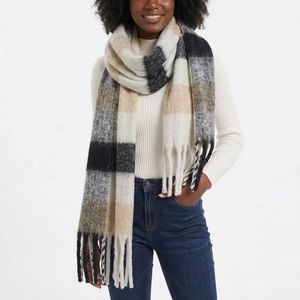 Wholesale Women's 100+ Colors Oversized Plaid Winter Scarf Soft <strong>Warm</strong> Thick Fluffy <strong>Shawl</strong> <strong>Wrap</strong> with Tassels - Product Image 2