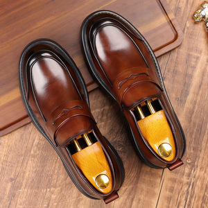 Men's casual style leather shoes - <b>One</b> pair of genuine leather men's men's business-style thick-soled shoes - Product Image 4