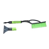 Brosse à neige avec grattoir à glace